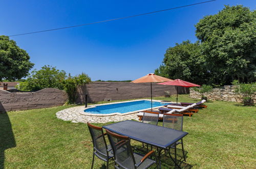 Foto 2 - Casa con 2 camere da letto a Ližnjan con piscina privata e giardino