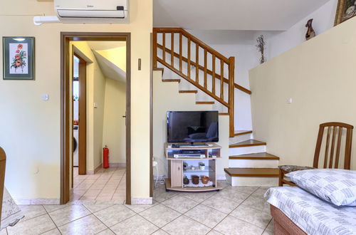Foto 18 - Casa con 2 camere da letto a Ližnjan con piscina privata e giardino