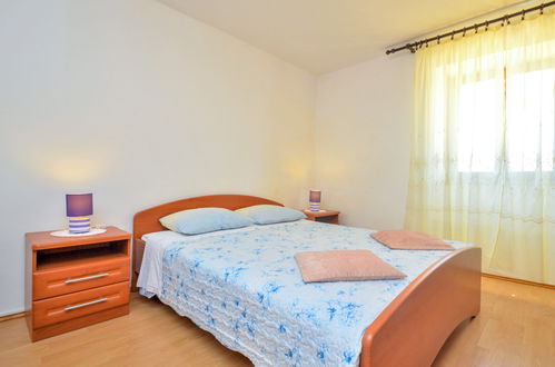 Foto 4 - Casa con 2 camere da letto a Ližnjan con piscina privata e vista mare