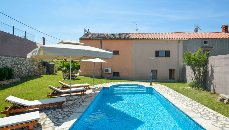 Photo 1 - Maison de 2 chambres à Ližnjan avec piscine privée et vues à la mer