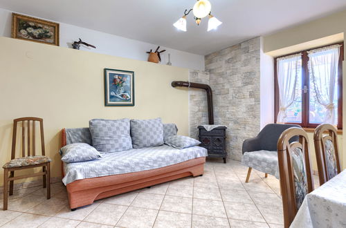 Foto 13 - Casa con 2 camere da letto a Ližnjan con piscina privata e giardino