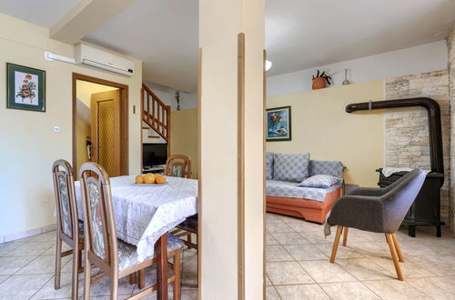 Foto 19 - Casa con 2 camere da letto a Ližnjan con piscina privata e giardino