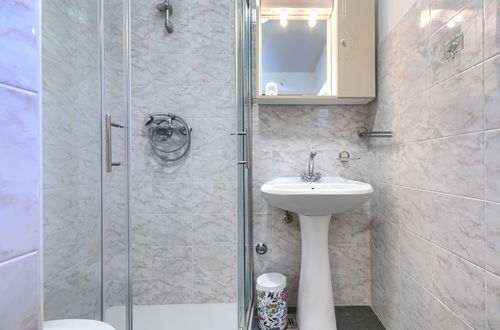 Foto 33 - Casa con 2 camere da letto a Ližnjan con piscina privata e giardino
