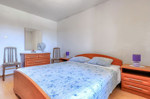 Foto 25 - Casa con 2 camere da letto a Ližnjan con piscina privata e giardino