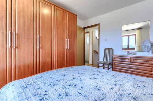 Foto 28 - Casa con 2 camere da letto a Ližnjan con piscina privata e giardino