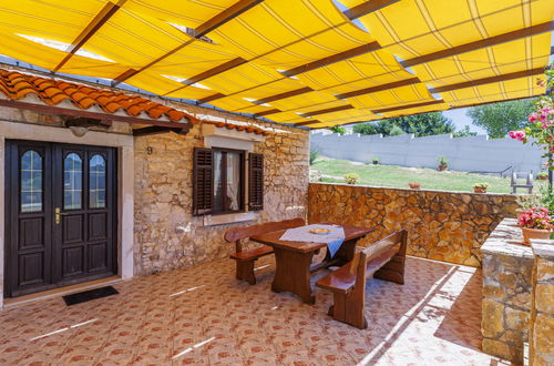 Foto 4 - Casa con 2 camere da letto a Ližnjan con piscina privata e giardino
