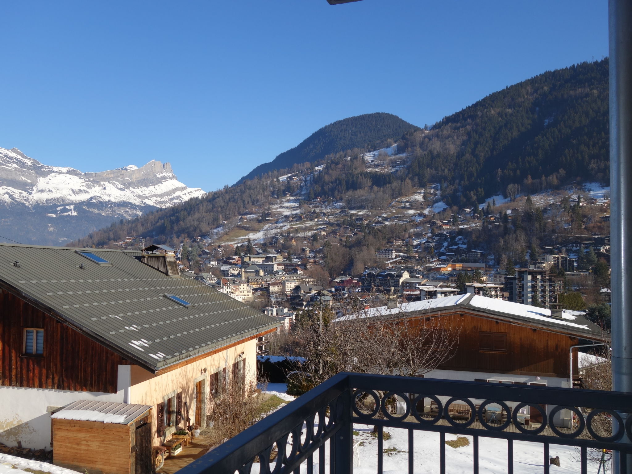 Foto 15 - Apartment mit 1 Schlafzimmer in Saint-Gervais-les-Bains mit schwimmbad und blick auf die berge