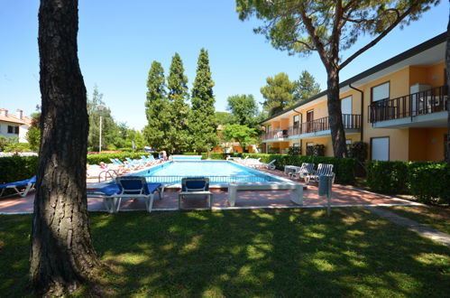 Foto 17 - Apartamento de 2 quartos em San Michele al Tagliamento com piscina e jardim