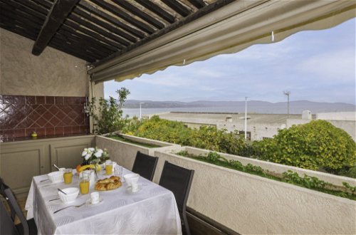 Foto 16 - Appartamento con 2 camere da letto a Cavalaire-sur-Mer con terrazza e vista mare