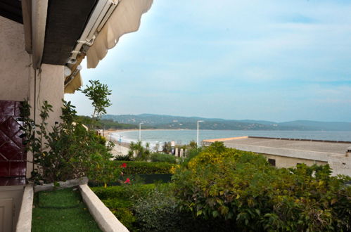 Foto 2 - Appartamento con 2 camere da letto a Cavalaire-sur-Mer con terrazza e vista mare