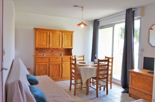Foto 3 - Appartamento con 2 camere da letto a Narbonne con vista mare