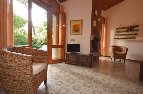 Photo 8 - 3 bedroom Apartment in Lignano Sabbiadoro with garden and terrace