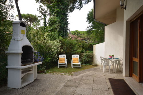 Foto 15 - Apartamento de 3 quartos em Lignano Sabbiadoro com jardim e terraço