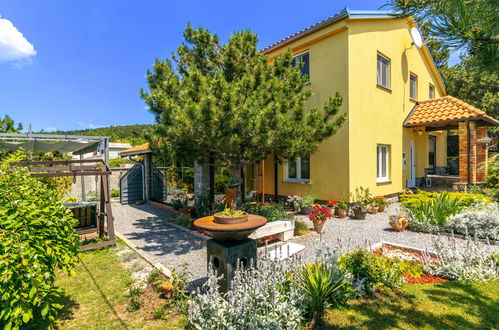 Foto 1 - Casa de 4 quartos em Senj com piscina e vistas do mar