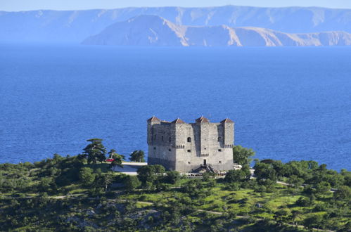 Foto 47 - Casa de 4 quartos em Senj com piscina e jardim