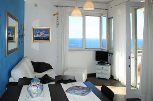 Foto 4 - Apartamento de 1 habitación en Imperia con jardín y vistas al mar