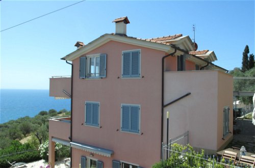 Photo 18 - 1 bedroom Apartment in Imperia with garden and sea view