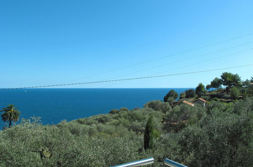 Photo 15 - 1 bedroom Apartment in Imperia with garden and sea view