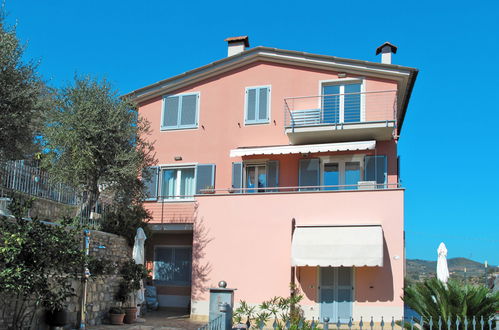 Photo 2 - 1 bedroom Apartment in Imperia with garden and terrace