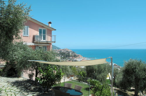 Foto 17 - Appartamento con 1 camera da letto a Imperia con giardino e vista mare