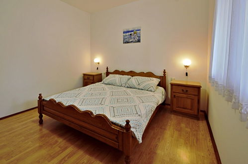 Foto 4 - Appartamento con 2 camere da letto a Tisno con terrazza