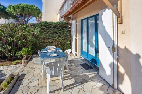 Photo 22 - 2 bedroom House in Le Lavandou with swimming pool and sea view