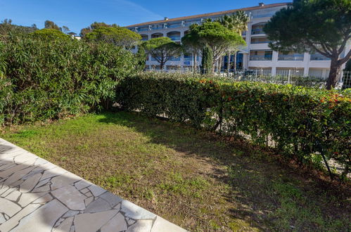 Photo 23 - Maison de 2 chambres à Le Lavandou avec piscine et vues à la mer