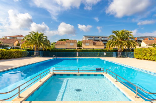 Foto 16 - Apartamento de 1 habitación en Le Lavandou con piscina y vistas al mar