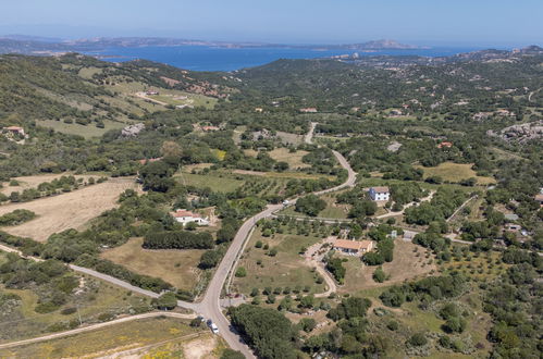 Photo 28 - Maison de 3 chambres à Arzachena avec jardin et vues à la mer