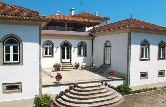 Casa de 5 quartos em Ponte de Lima com piscina e jardim - Foto 1