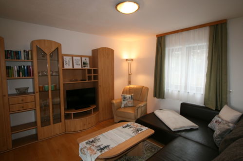 Foto 23 - Appartamento con 2 camere da letto a Fügen con vista sulle montagne