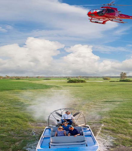 Foto de Excursión en helicóptero y crucero safari por los humedales con traslado