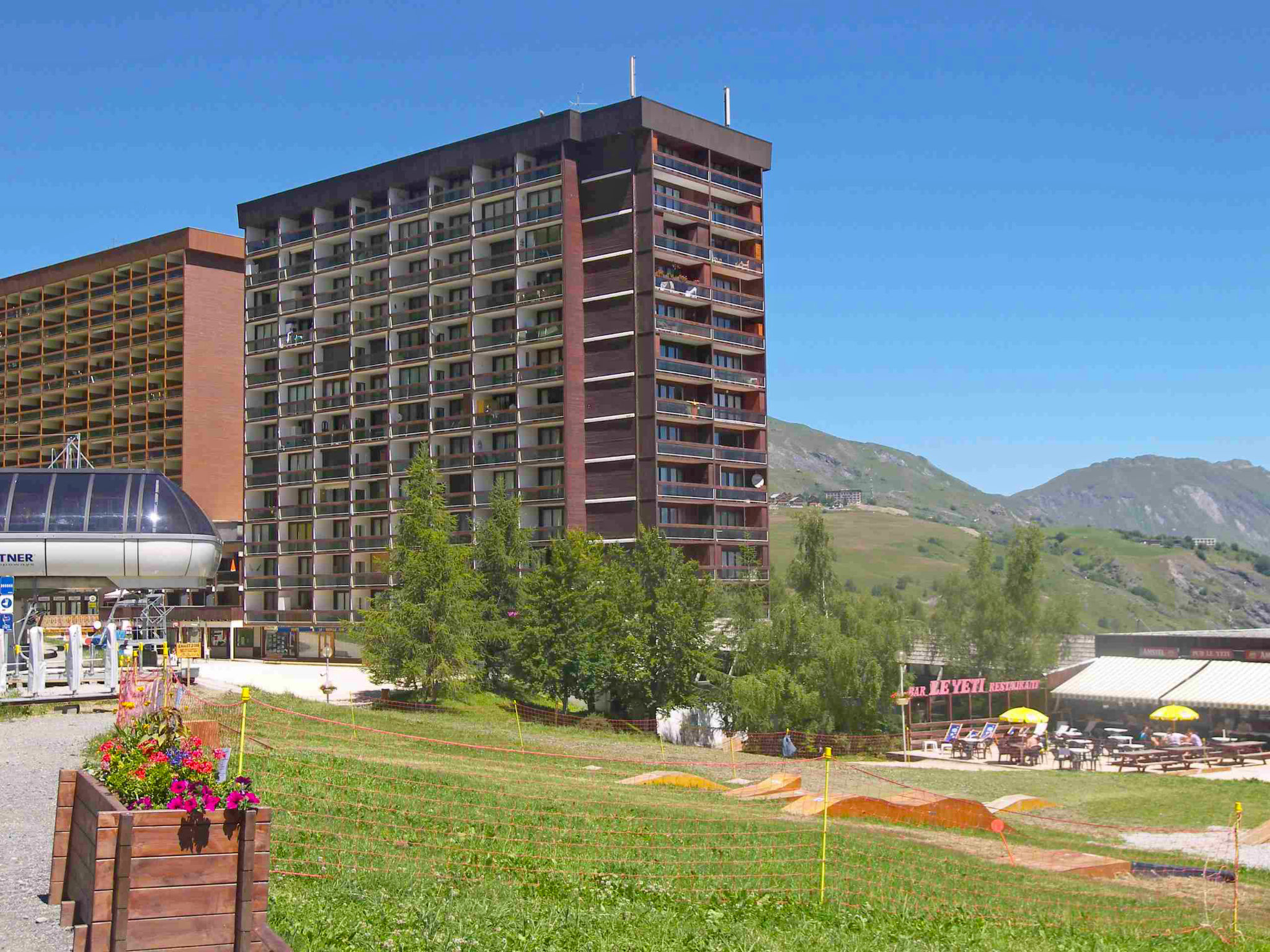 Foto 15 - Apartamento de 2 habitaciones en Villarembert con piscina y vistas a la montaña