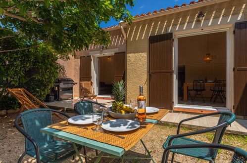 Foto 1 - Casa de 2 habitaciones en Sanary-sur-Mer con jardín y terraza