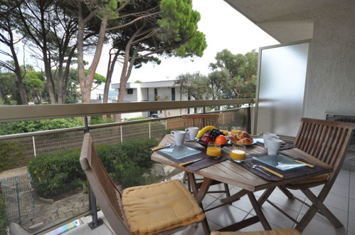 Foto 16 - Apartamento de 1 habitación en Cavalaire-sur-Mer con vistas al mar