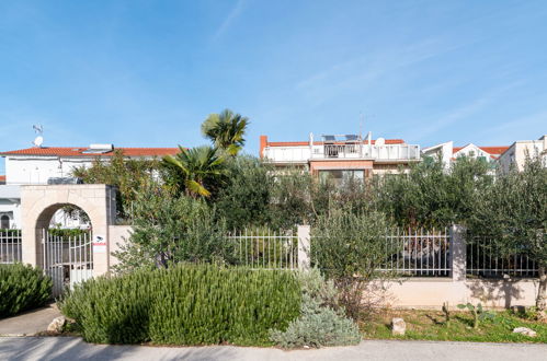 Foto 38 - Casa de 5 habitaciones en Trogir con jardín y vistas al mar