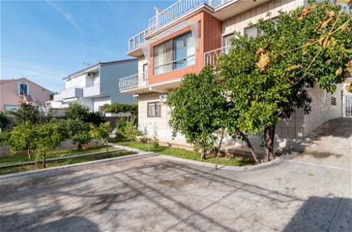 Foto 19 - Casa de 5 habitaciones en Trogir con jardín y vistas al mar