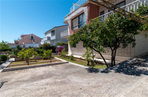 Foto 52 - Casa de 5 habitaciones en Trogir con jardín y vistas al mar