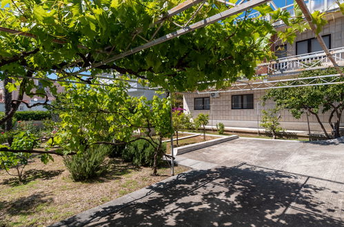 Foto 49 - Casa de 5 habitaciones en Trogir con jardín y vistas al mar