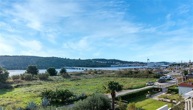 Foto 1 - Casa con 5 camere da letto a Trogir con giardino e vista mare