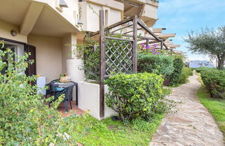 Photo 2 - Appartement de 1 chambre à Golfo Aranci avec piscine et jardin