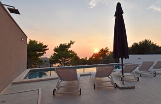 Foto 3 - Casa con 3 camere da letto a Makarska con piscina privata e vista mare