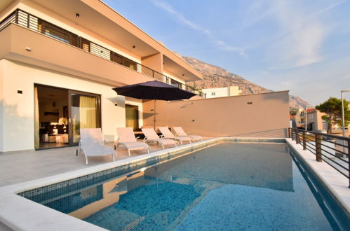 Photo 2 - Maison de 3 chambres à Makarska avec piscine privée et terrasse