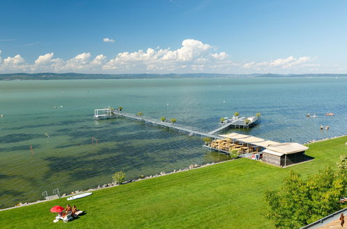 Foto 17 - Appartamento a Balatonőszöd con vista sulle montagne