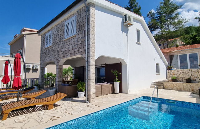 Casa de 3 quartos em Blato com piscina privada e jardim - Foto 2