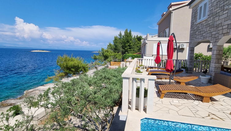 Photo 1 - Maison de 2 chambres à Blato avec piscine privée et jardin