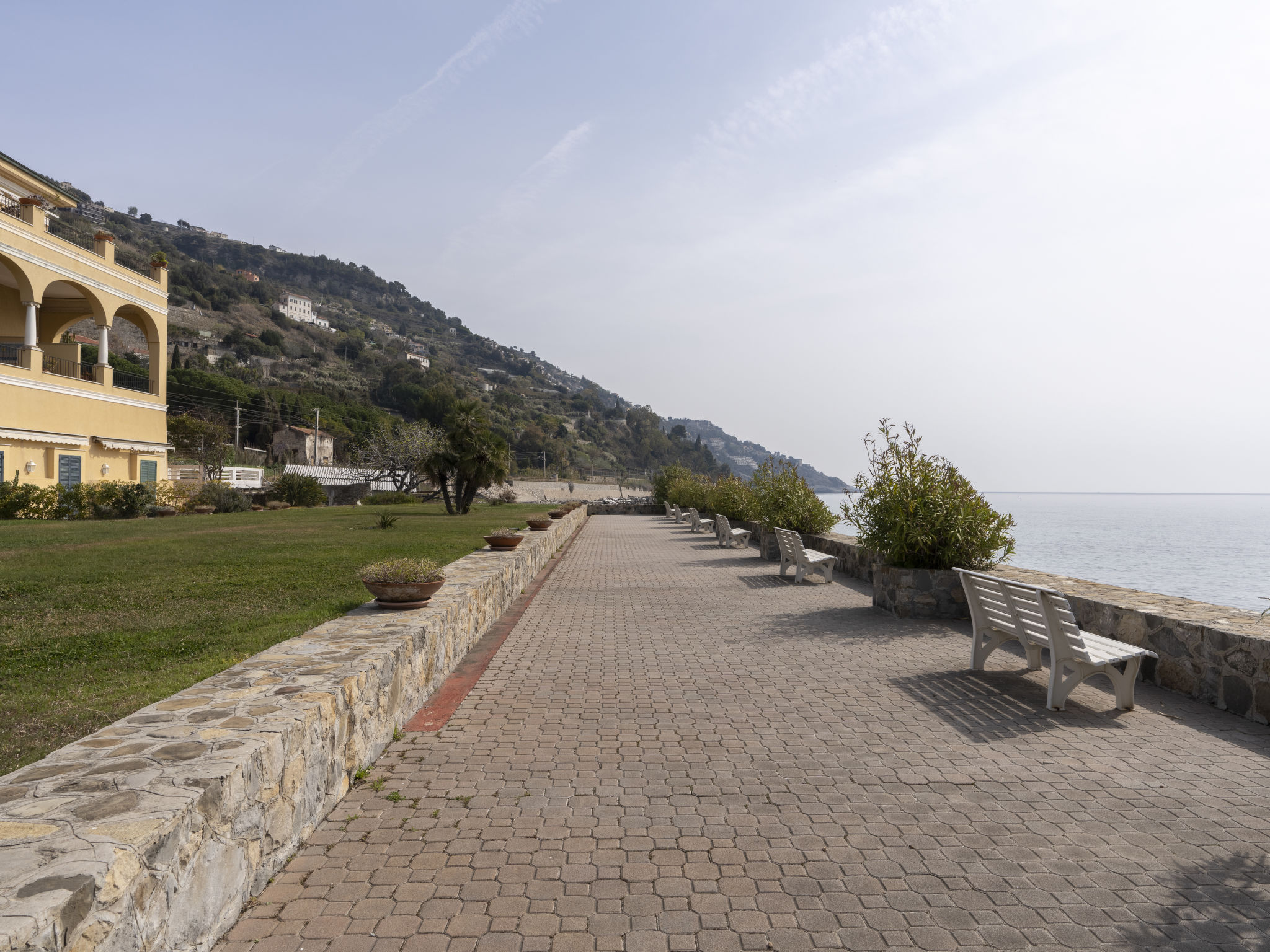 Foto 21 - Appartamento con 1 camera da letto a Ventimiglia con piscina e vista mare