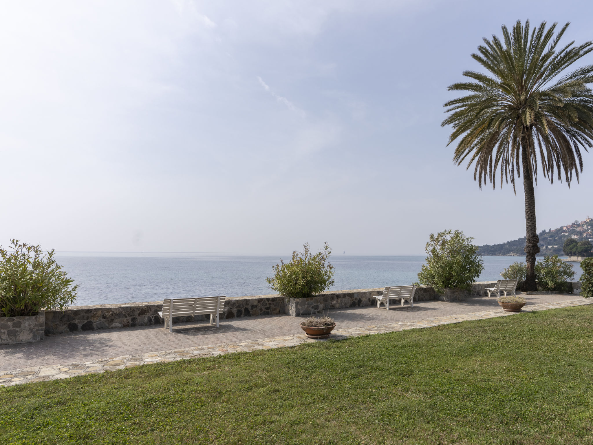 Foto 5 - Apartment mit 1 Schlafzimmer in Ventimiglia mit schwimmbad und blick aufs meer