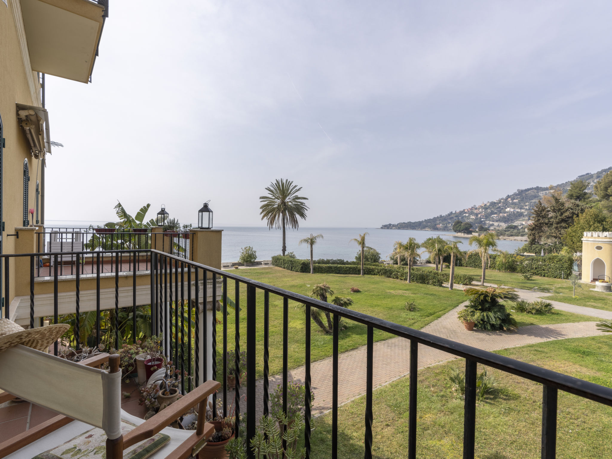 Foto 1 - Apartment mit 1 Schlafzimmer in Ventimiglia mit schwimmbad und blick aufs meer