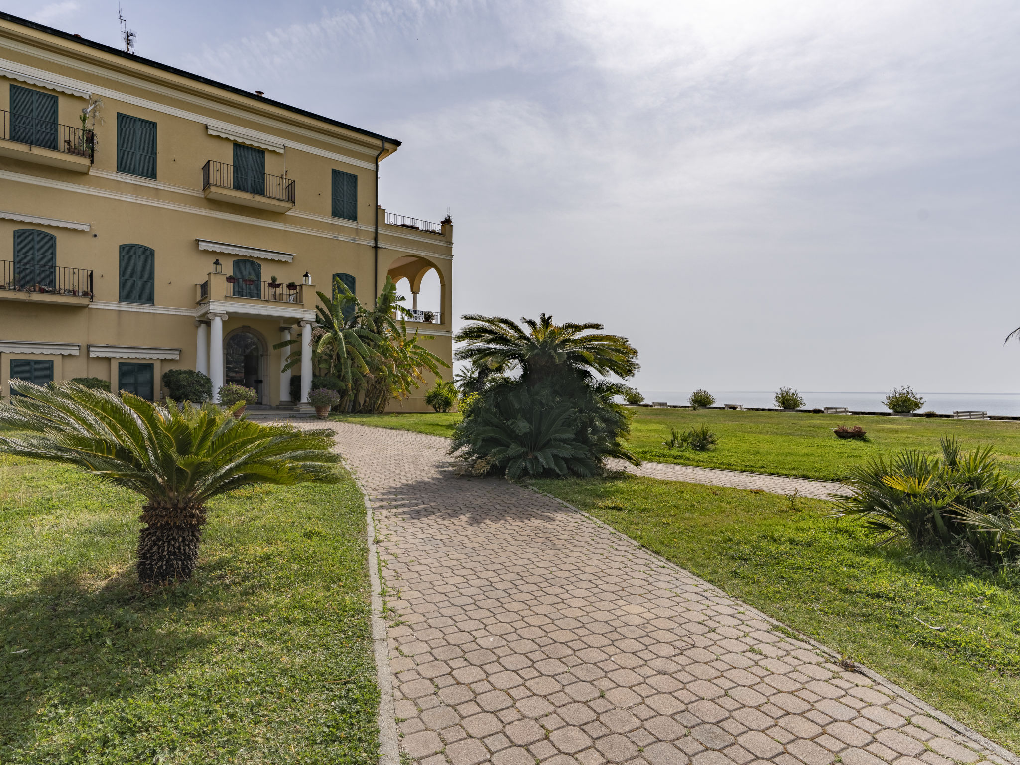 Foto 2 - Appartamento con 1 camera da letto a Ventimiglia con piscina e vista mare